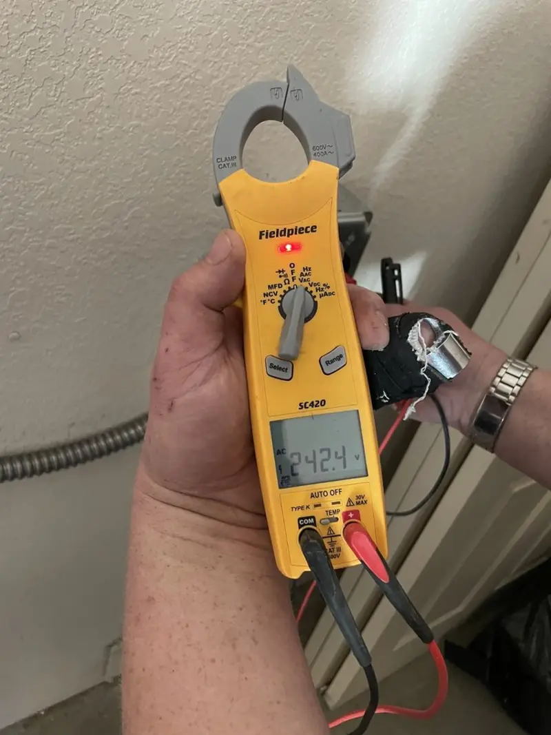 Voltage testing with clamp meter during Generator Installation in Bolivar